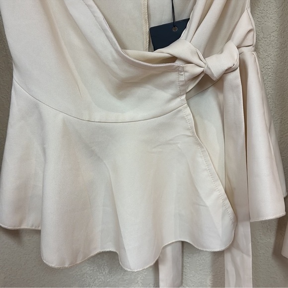 Pretty Little Thing Blouse - Picture 4 of 7